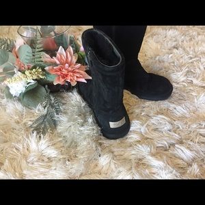 Sold ****Black uggs